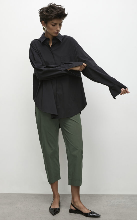 Cropped Pant product photo.