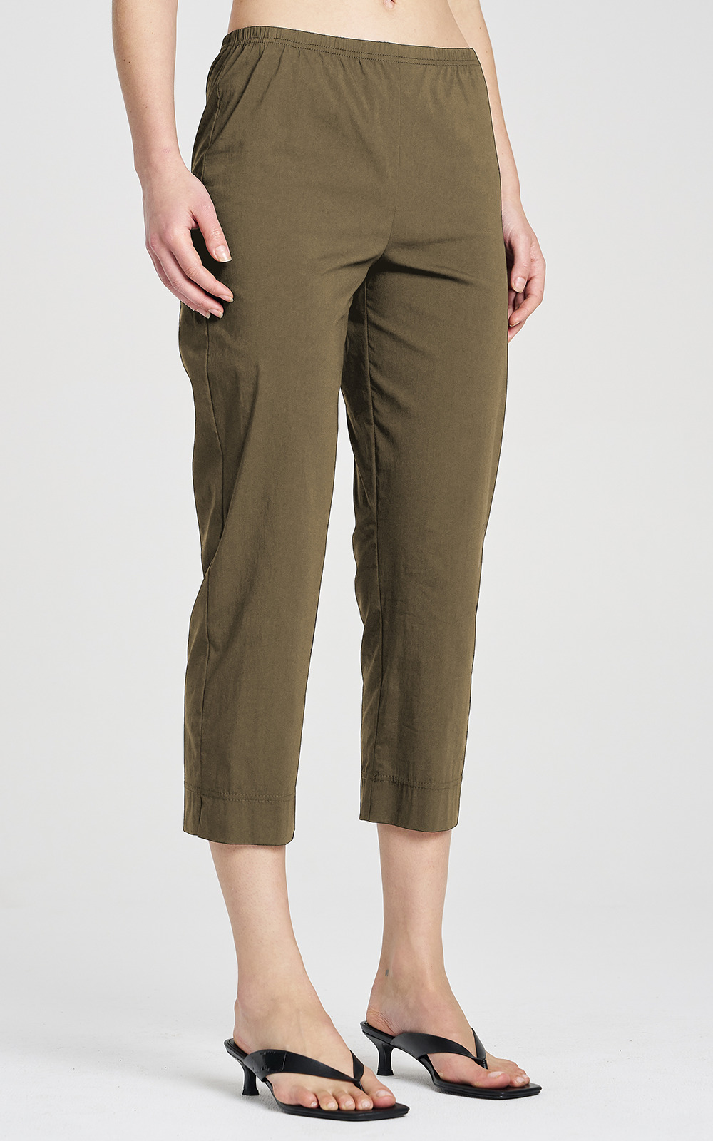Cropped Pant product photo.