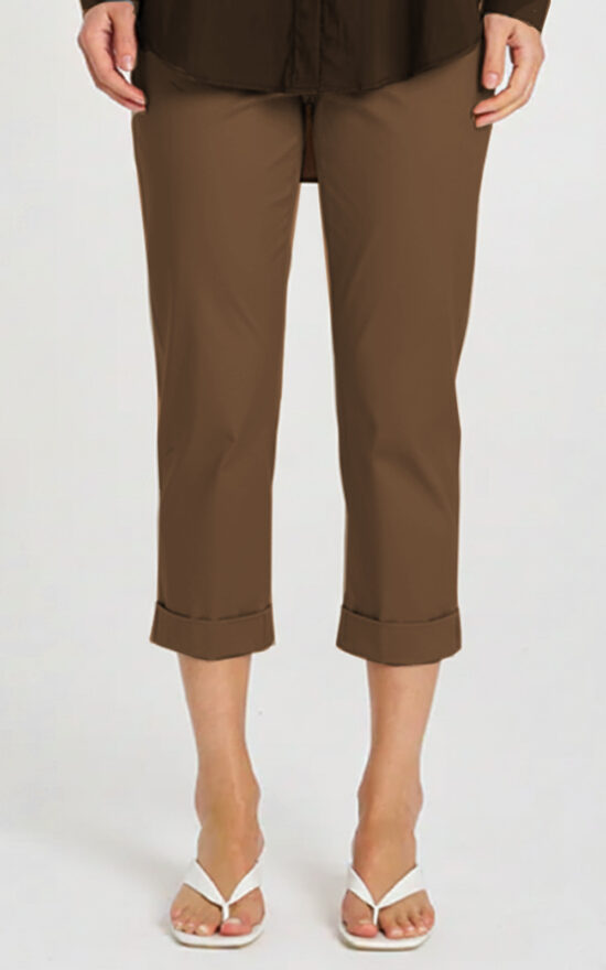 Cropped Pant product photo.