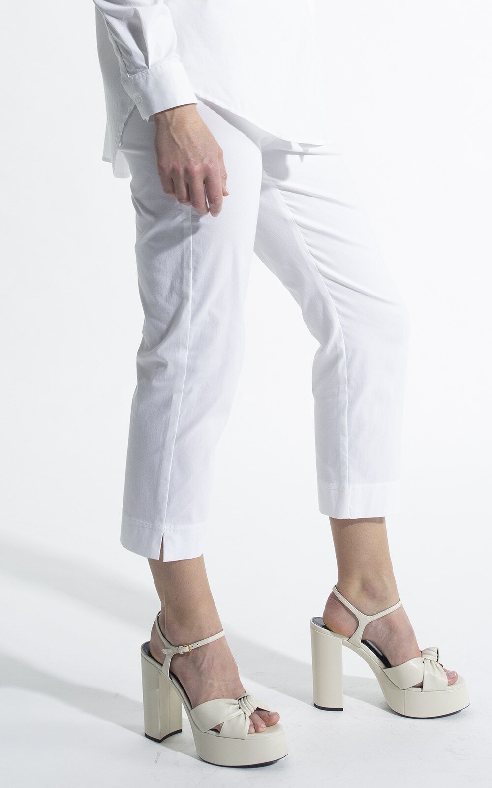 Cropped Pant product photo.