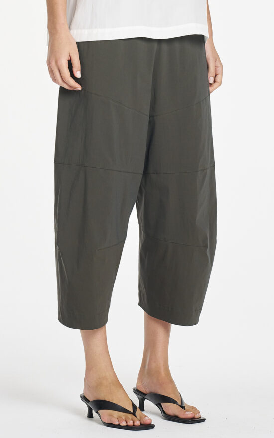 Cropped  Tuscan Pant product photo.