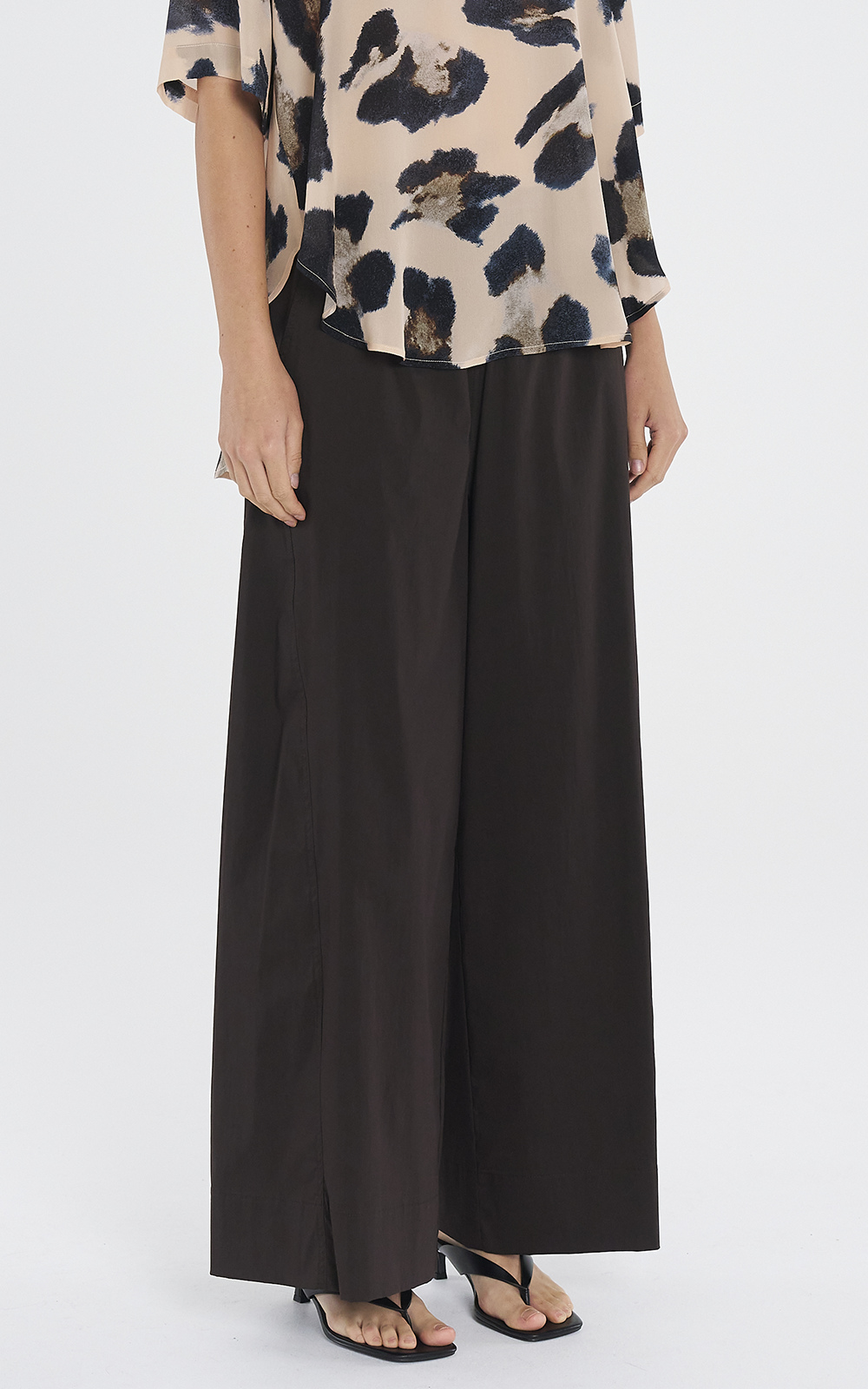 Wide Cross Pant product photo.