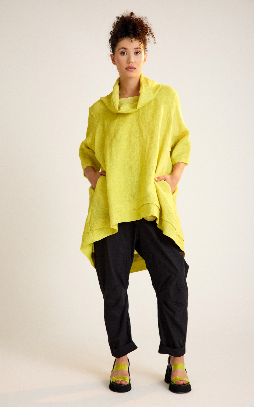 Izmir Pocketed Top product photo.