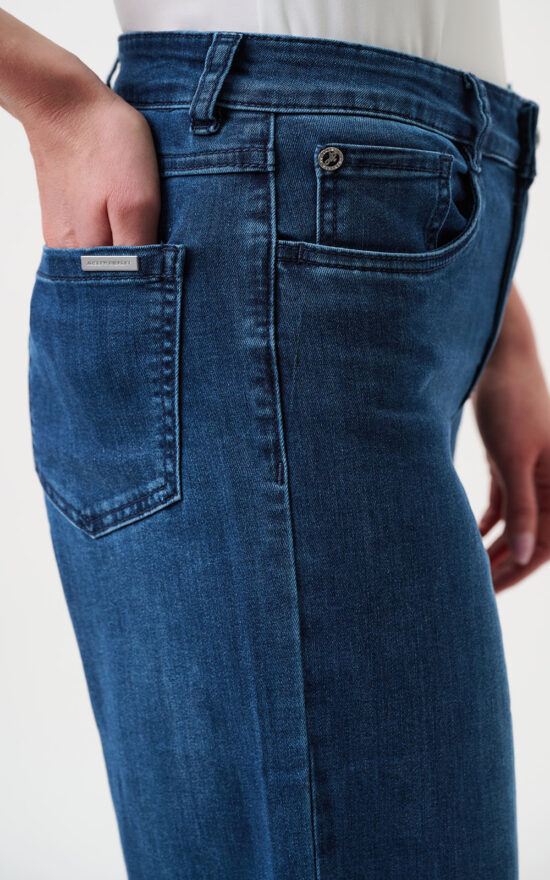 Goldie Jean product photo.