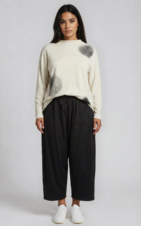 Sotatsu Pullover product photo.