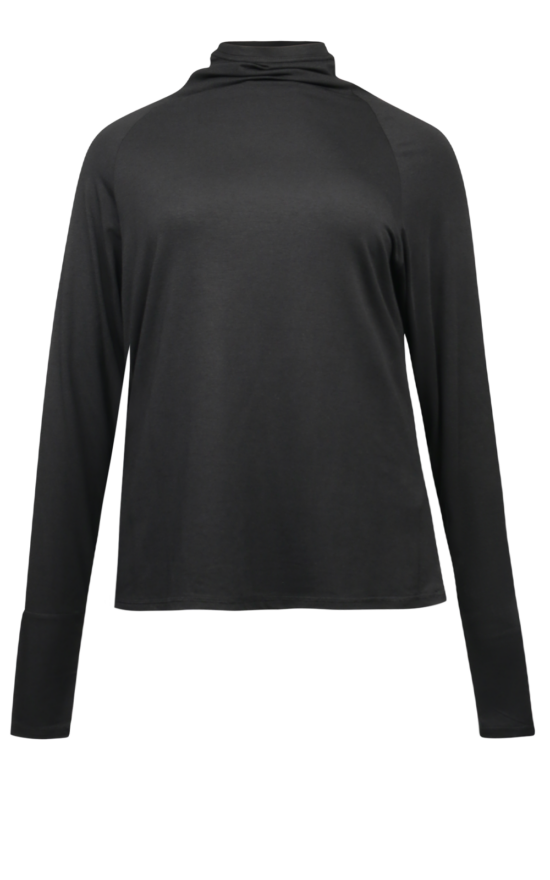 Utagawa Pullover product photo.