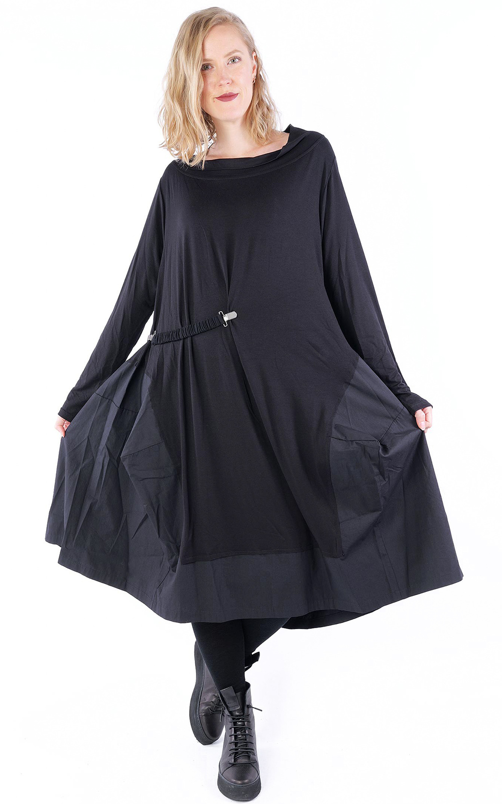 Sivas Capture Dress product photo.