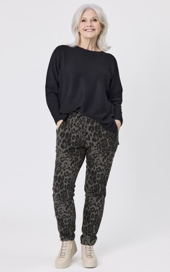 Annika Pant product photo.