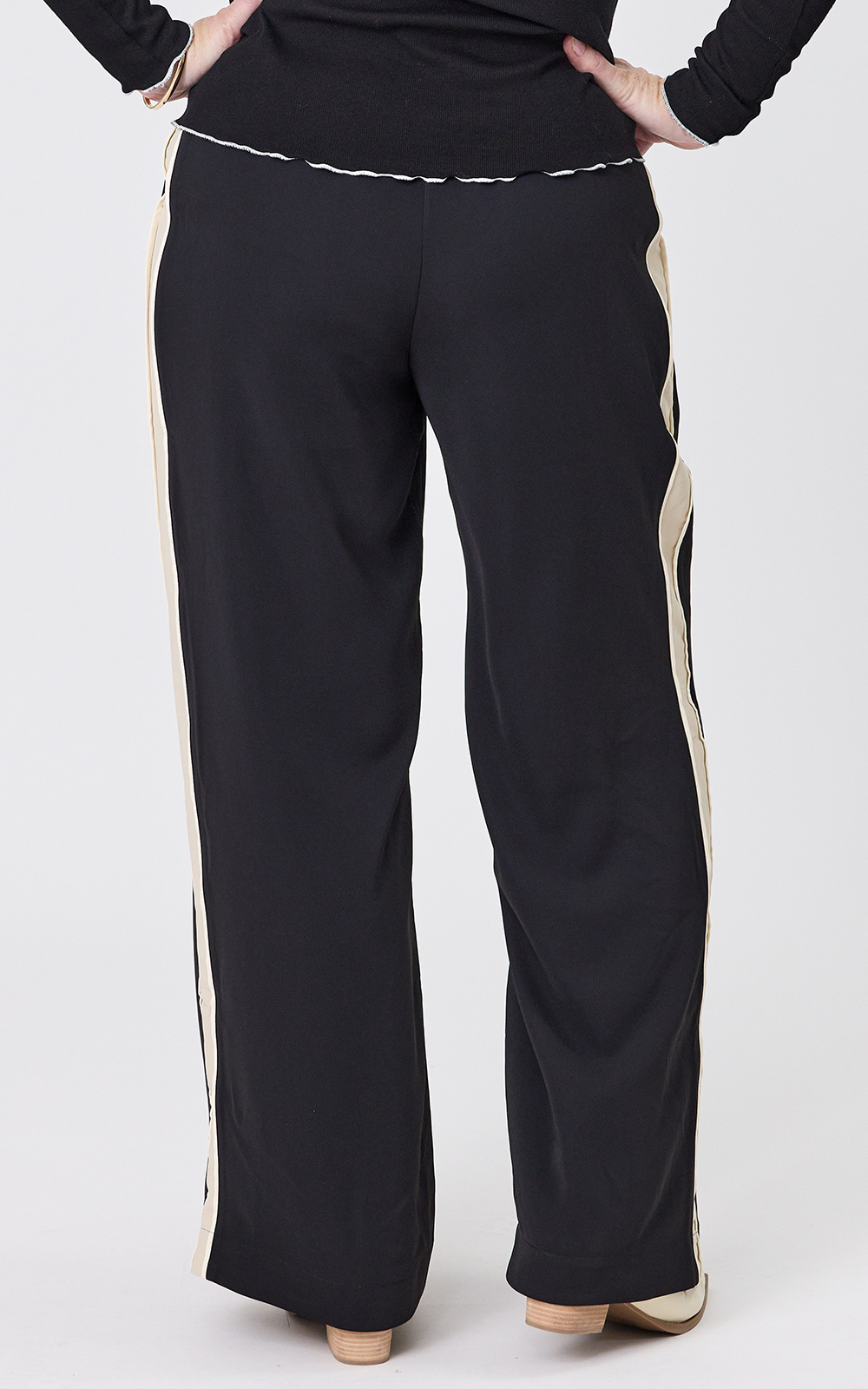 Daria Pant product photo.