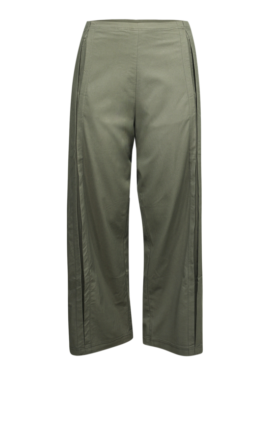 Pocket Capers Pant product photo.