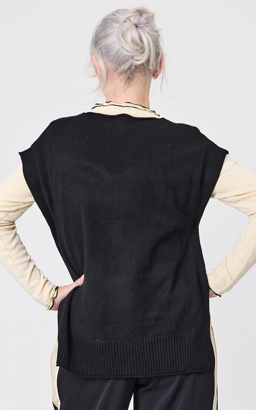 Vilma Wool Knit  product photo.