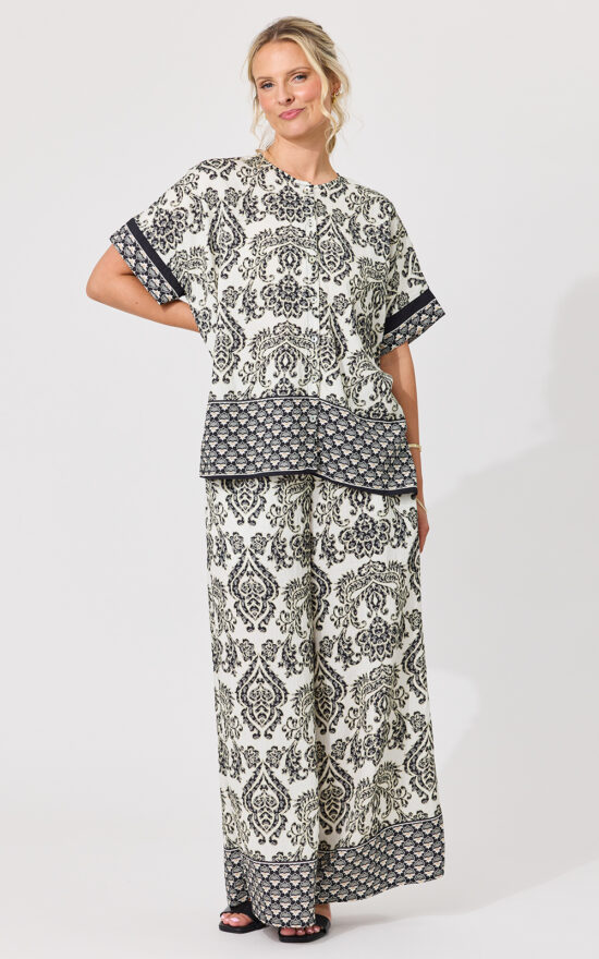 Ariadna Top product photo.