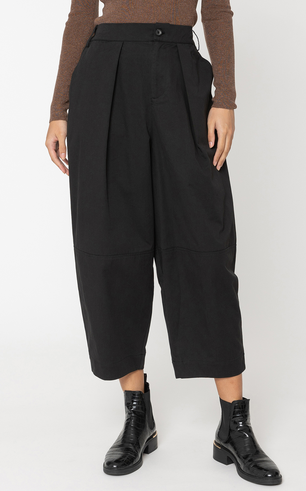 Magnus Pant product photo.