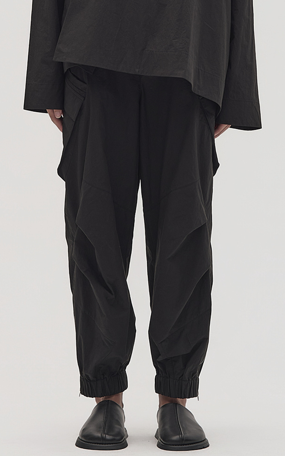 Tratado Pant product photo.