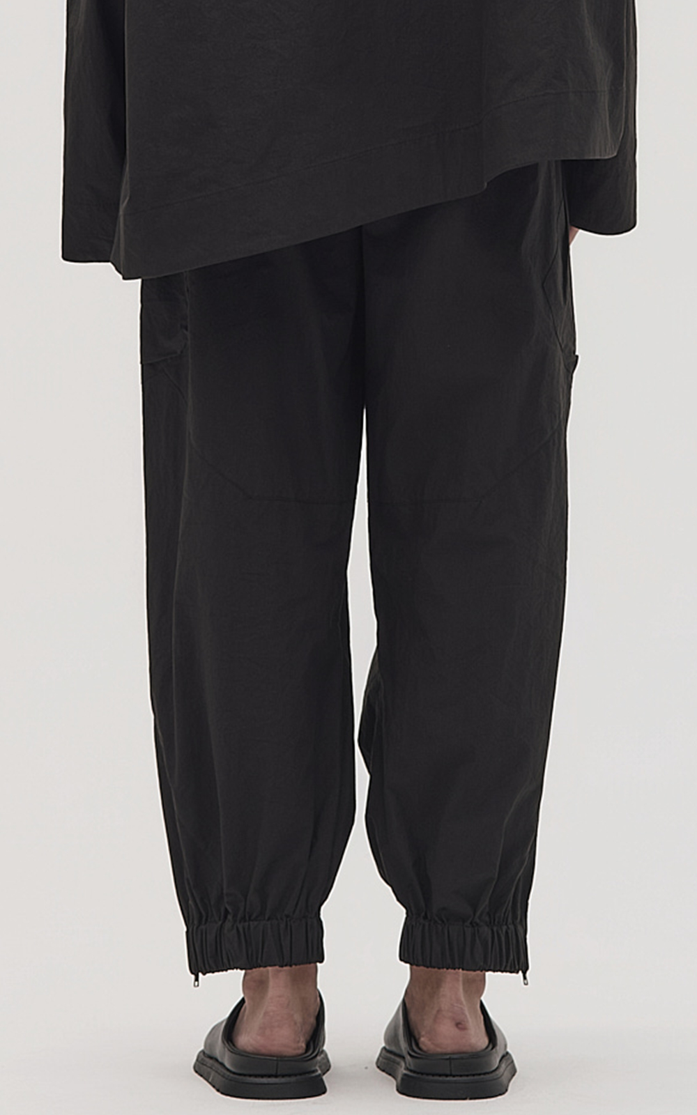 Tratado Pant product photo.