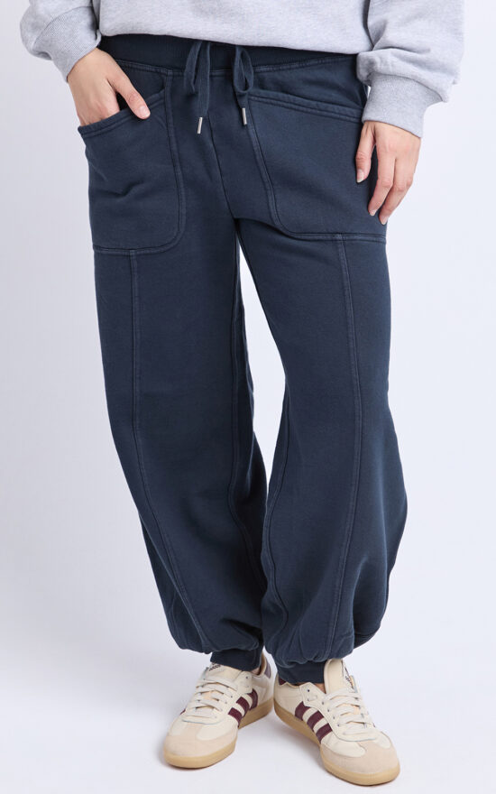 Leo Trackpant product photo.