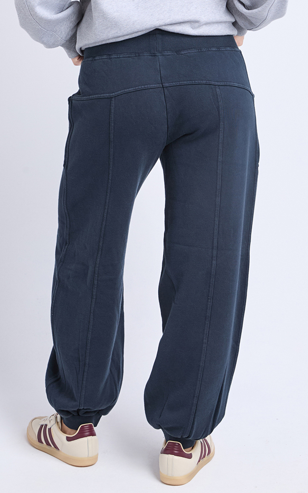 Leo Trackpant product photo.