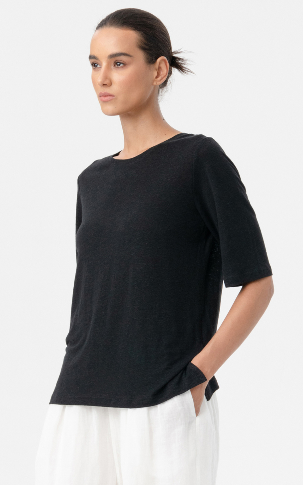 Linen Tee product photo.