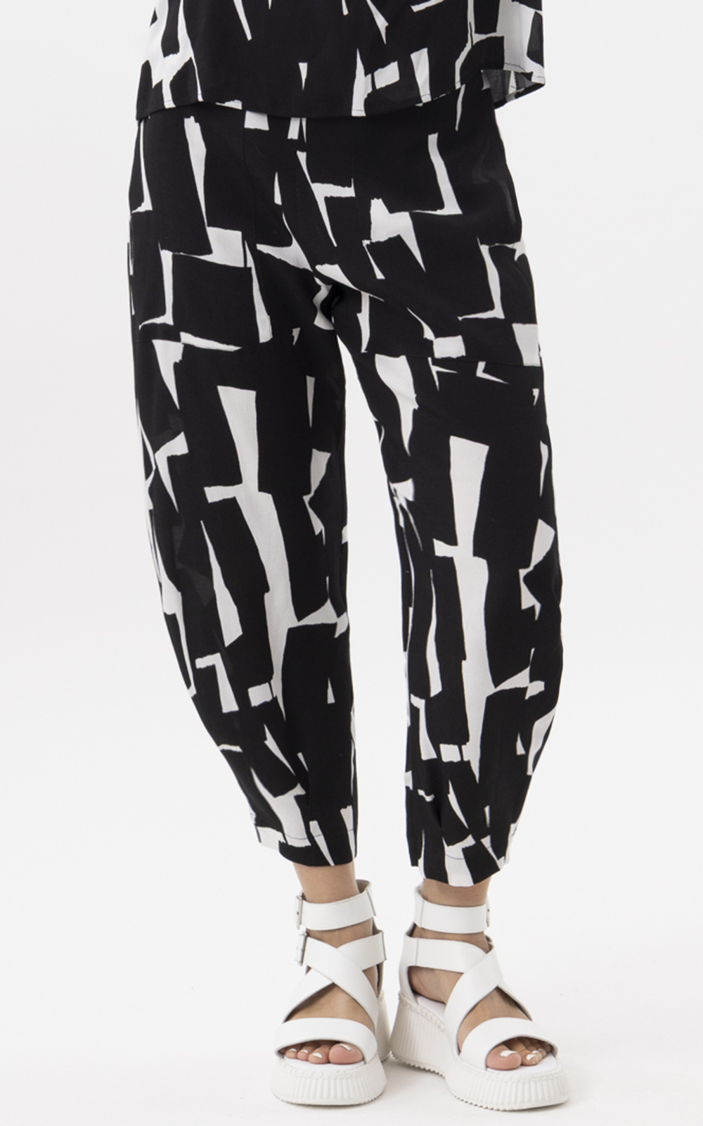 Abstract Oasis Pant product photo.