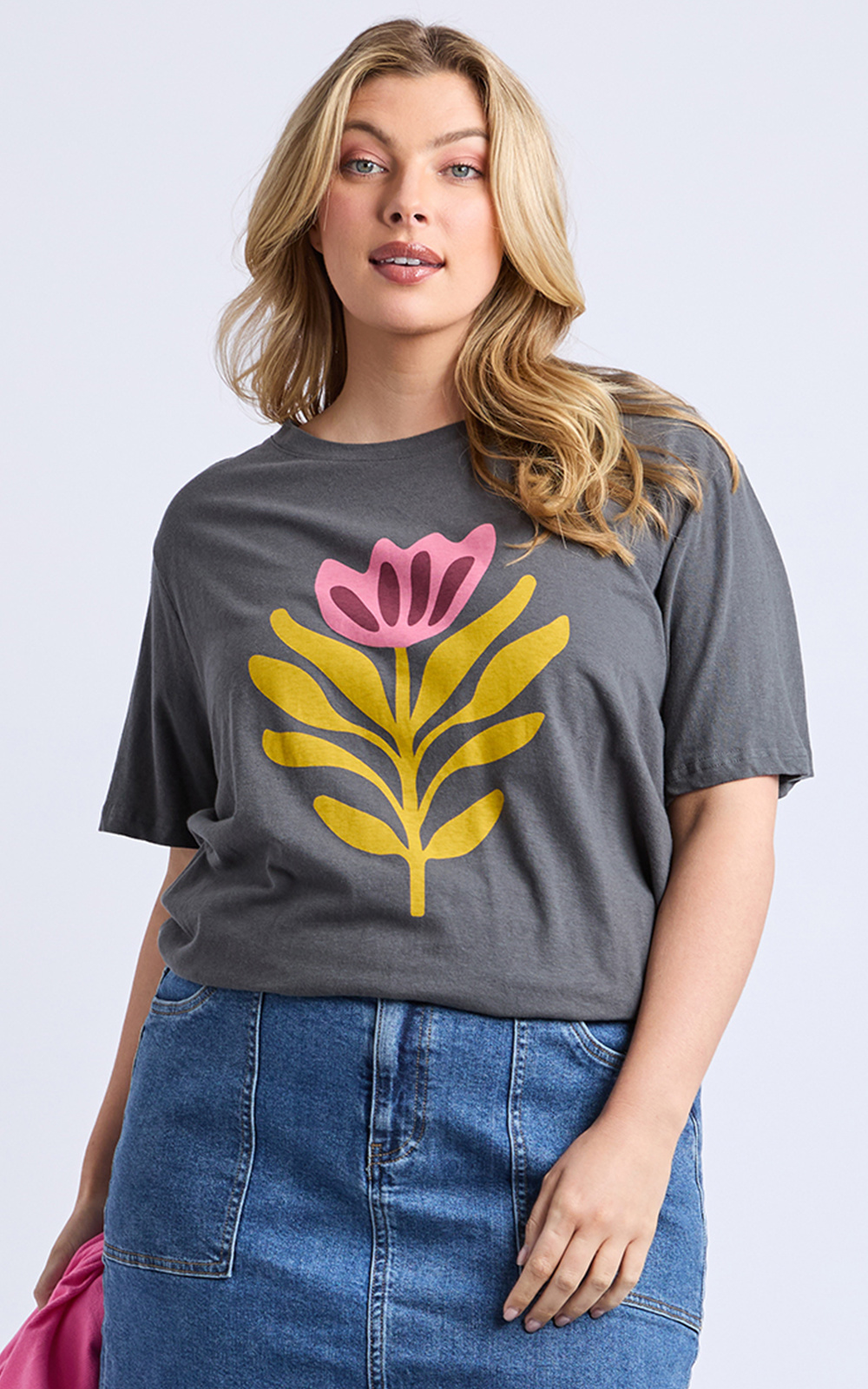 Fiore Tee product photo.