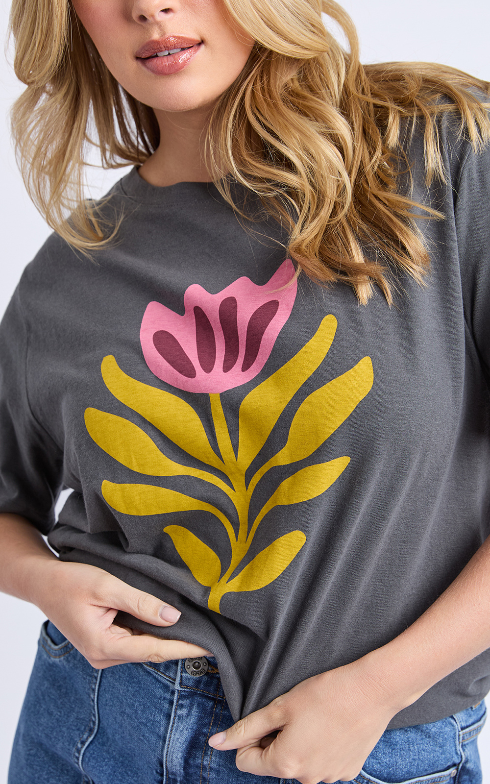 Fiore Tee product photo.