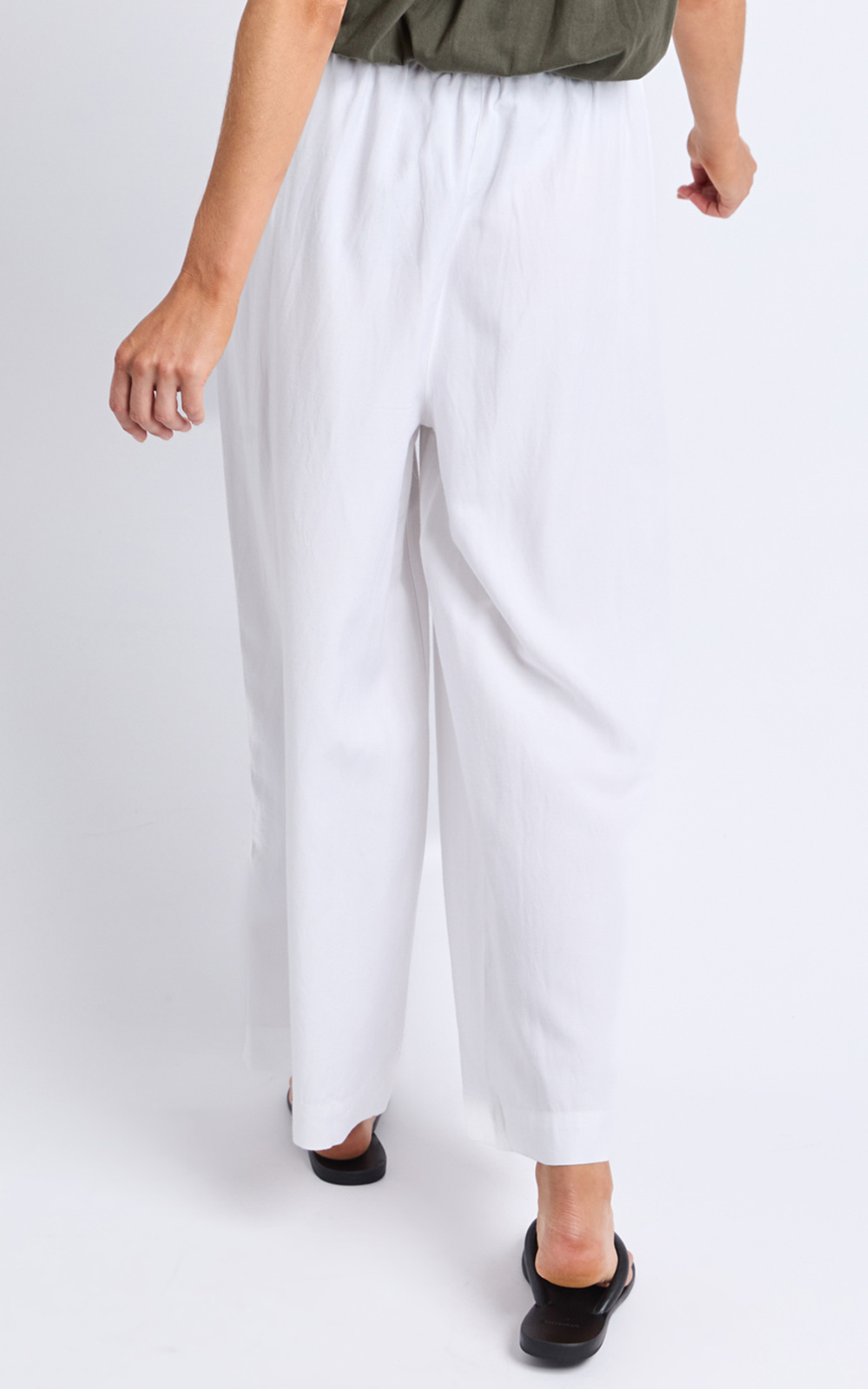 Maura Pant product photo.