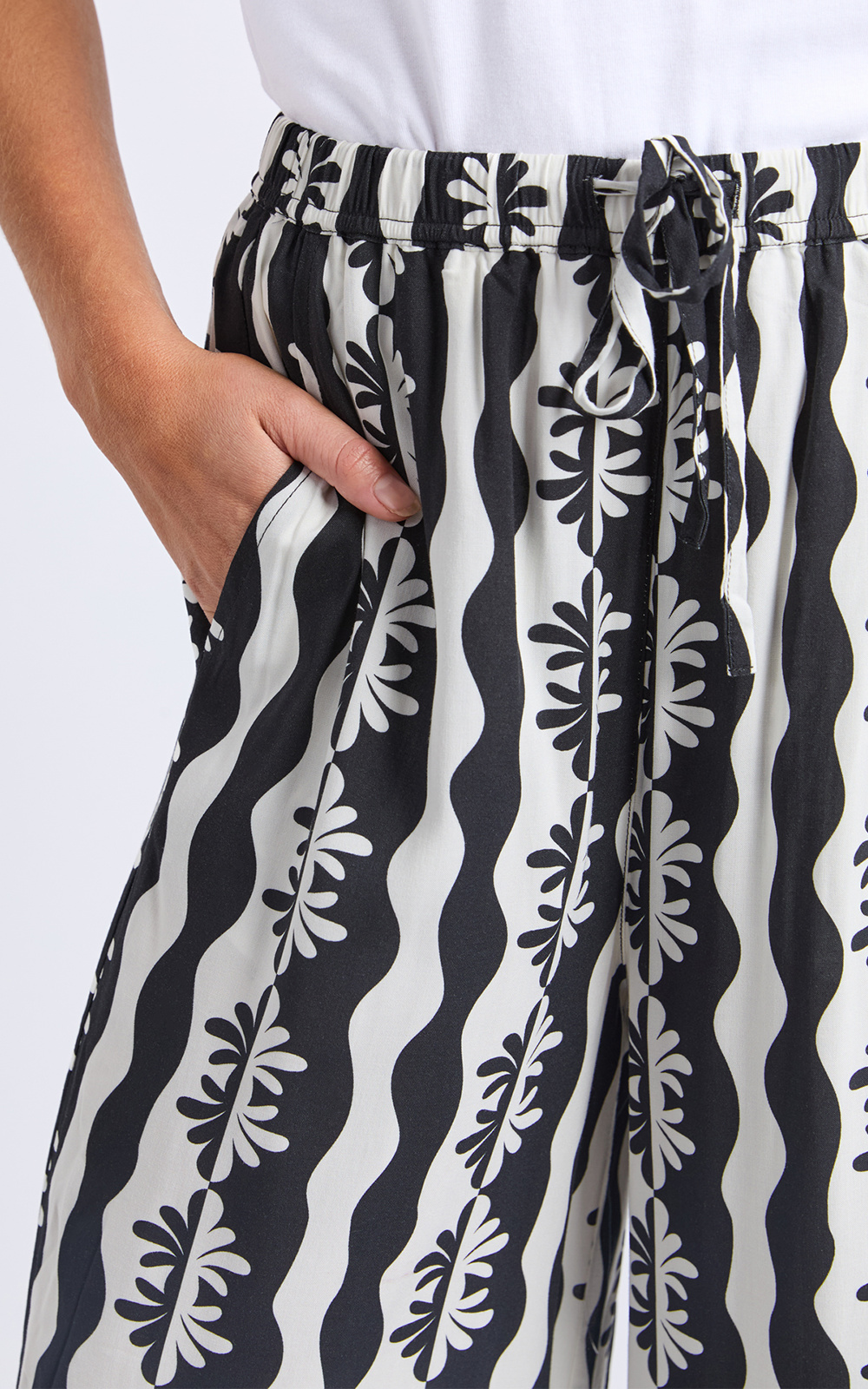 Casa Pant product photo.