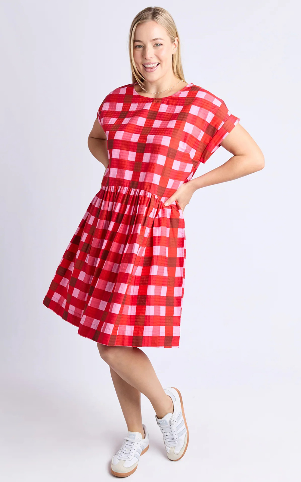 Edin Short Sleeve Dress product photo.