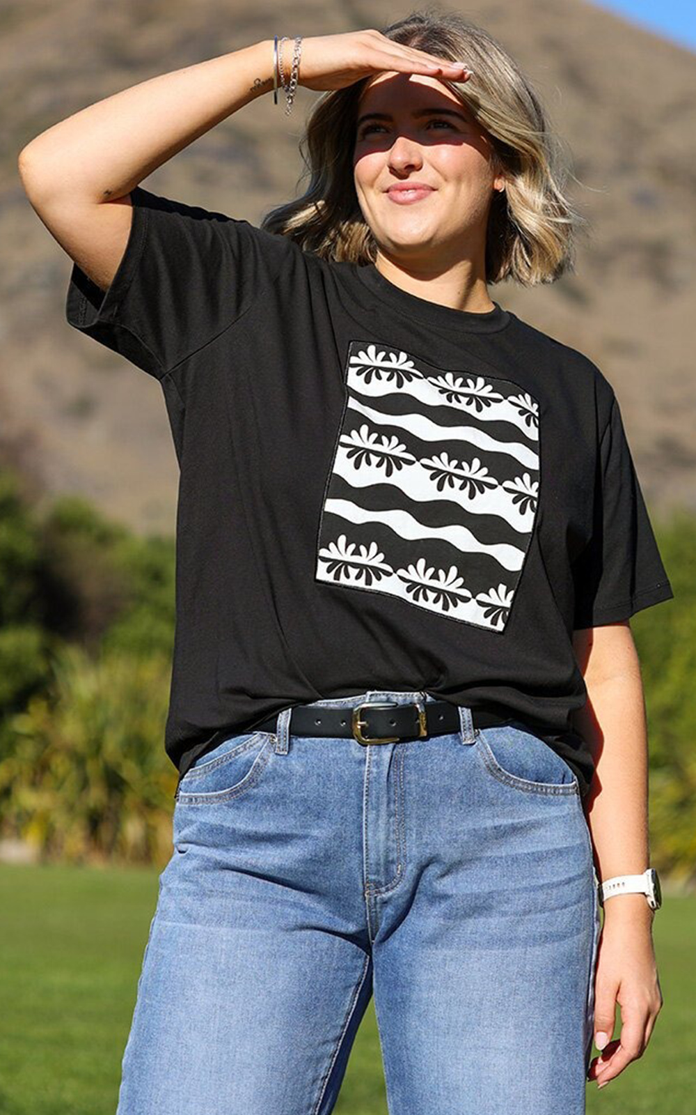 Casa Tee product photo.