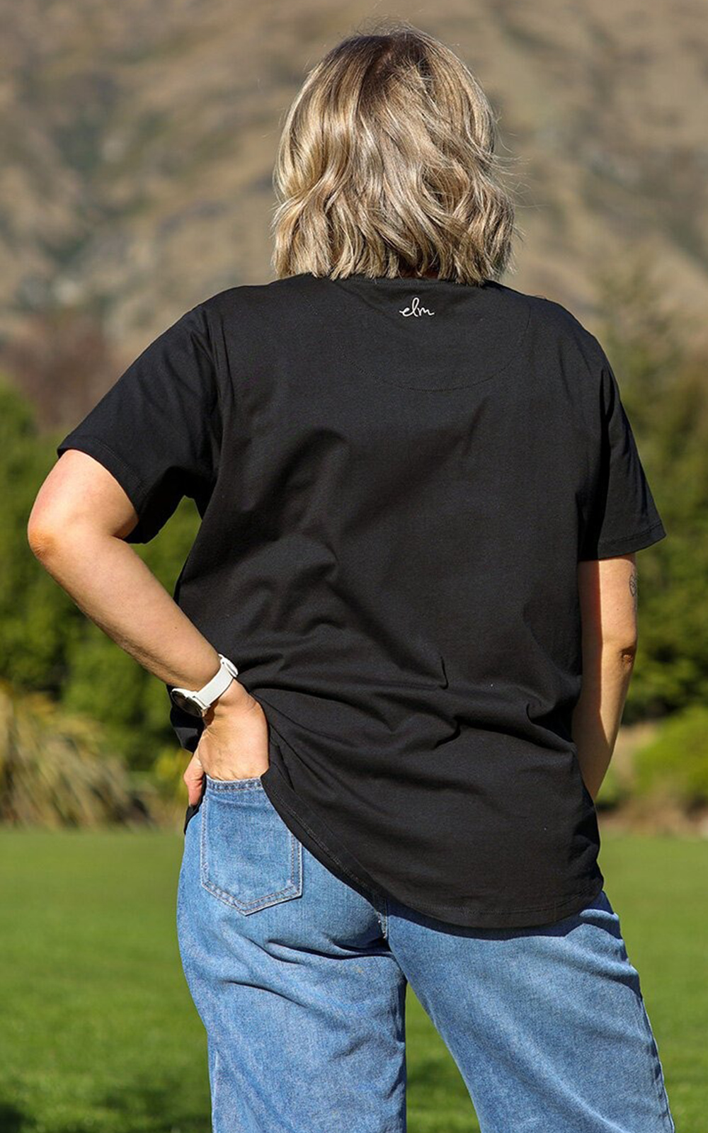 Casa Tee product photo.