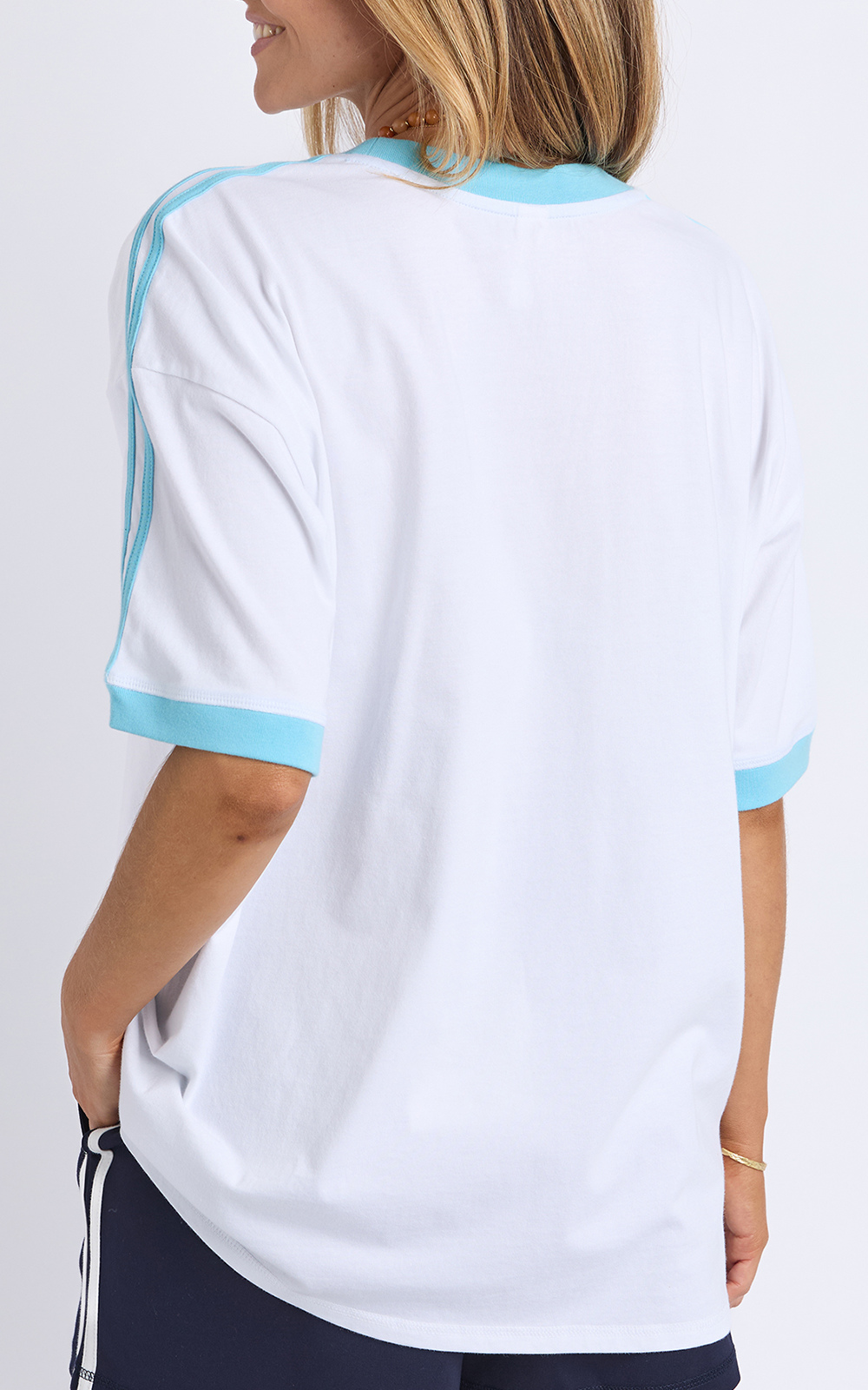 Saluti Tee product photo.
