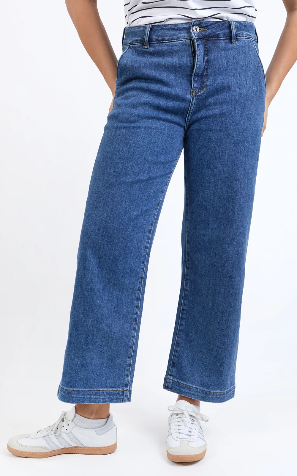 Izzy Wide Leg Jean product photo.