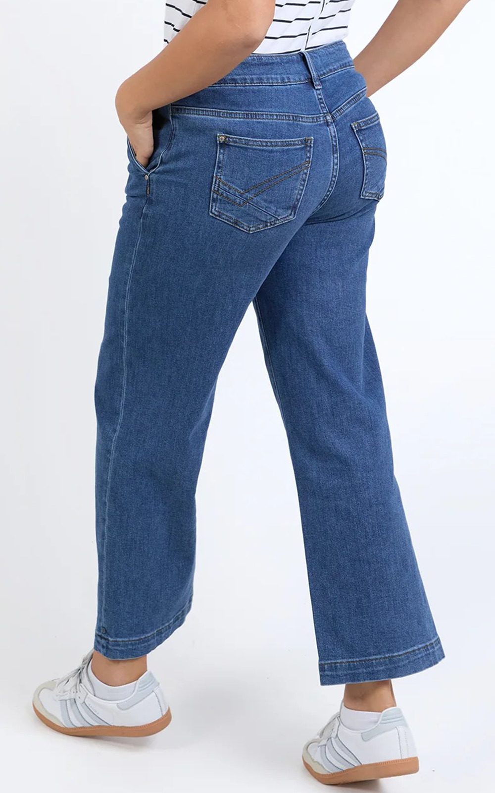 Izzy Wide Leg Jean product photo.