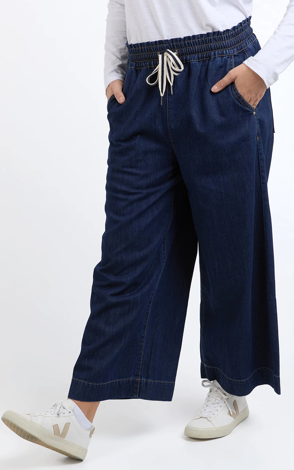 Greta Wide Leg Pant product photo.