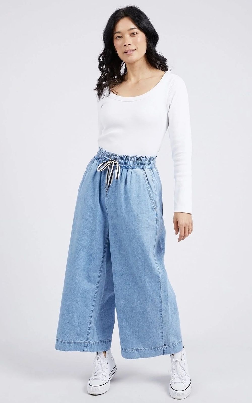 Greta Wide Leg Pant product photo.
