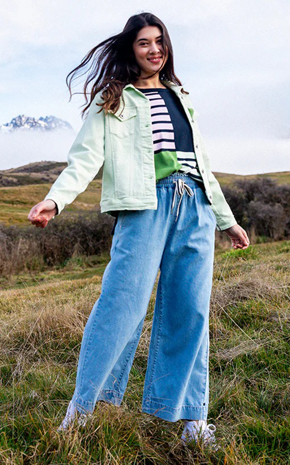 Greta Wide Leg Pant product photo.