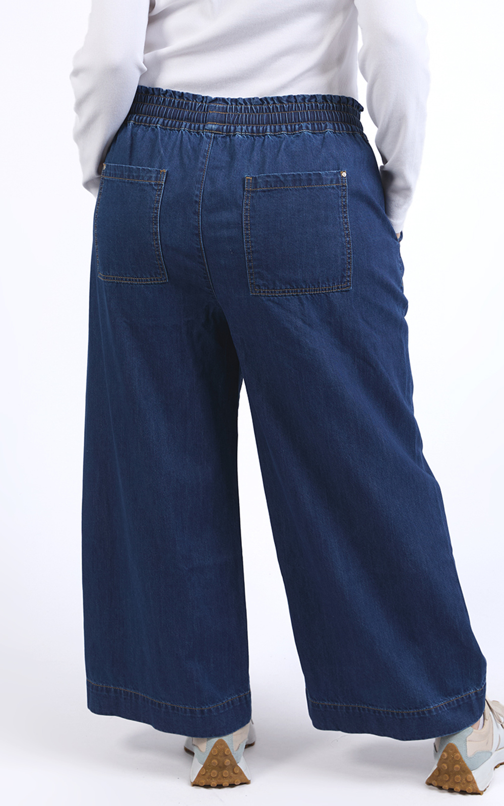 Greta Wide Leg Pant product photo.