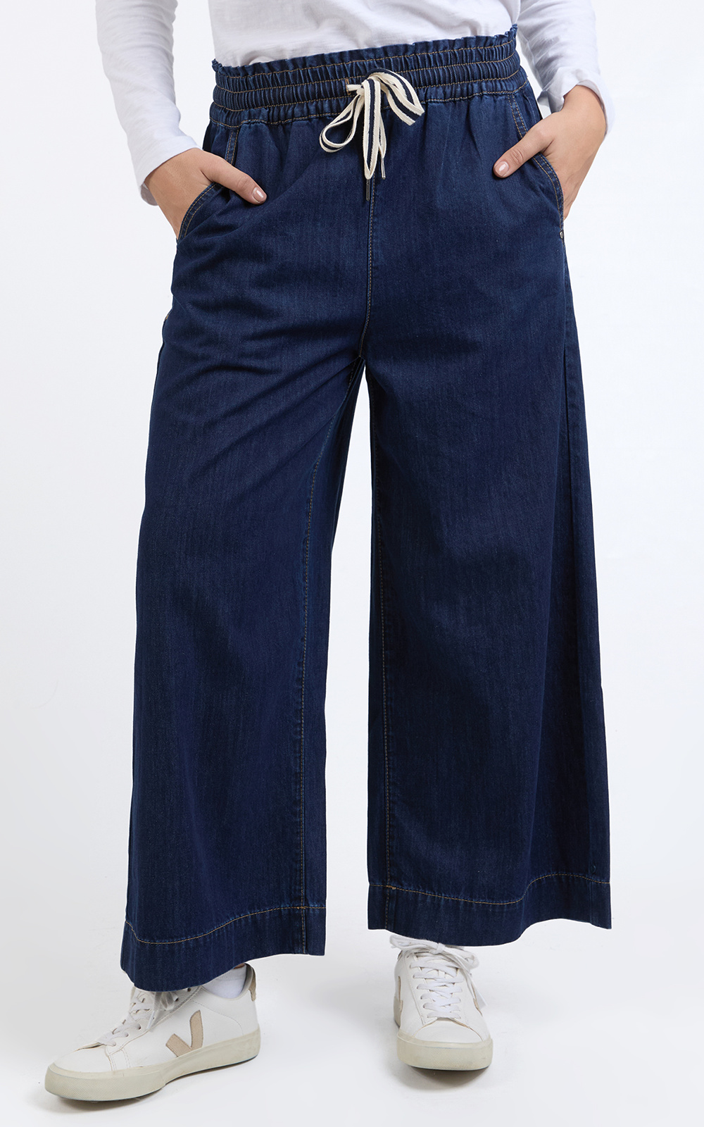 Greta Wide Leg Pant product photo.