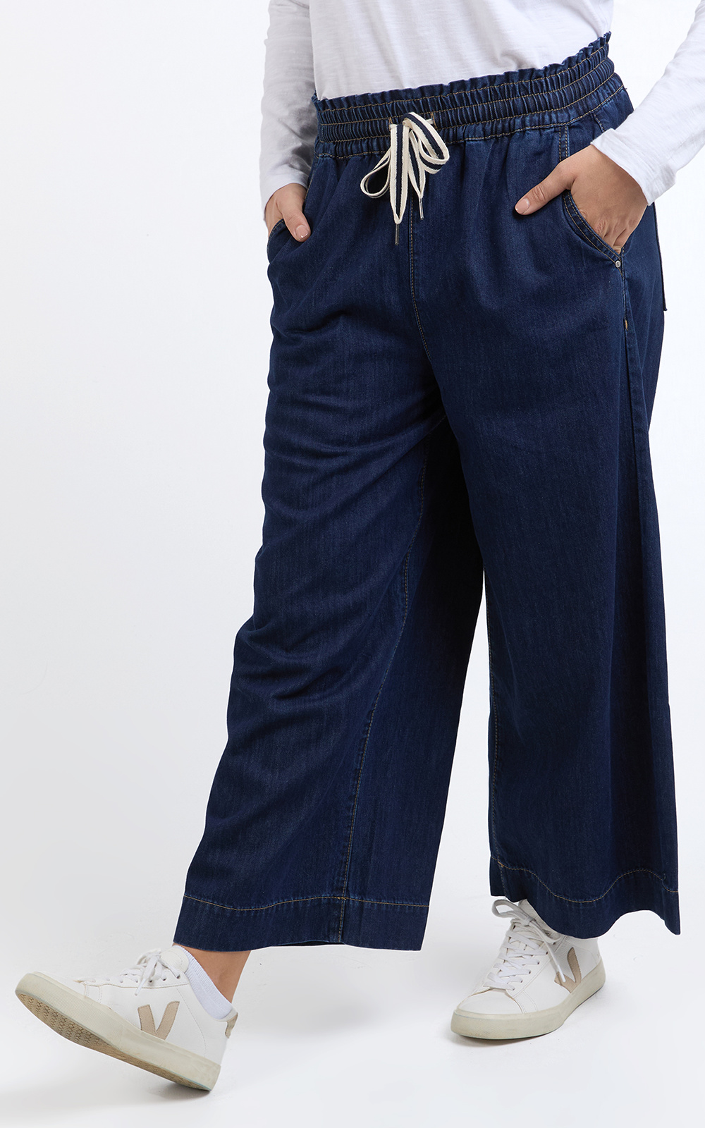 Greta Wide Leg Pant product photo.