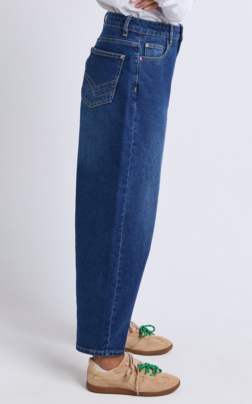 Bessie Barrel Leg product photo.