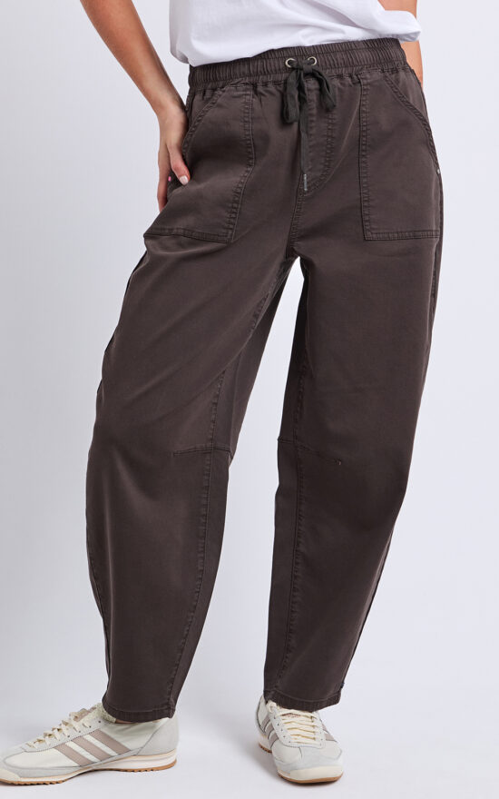 Quinn Barrel Jogger product photo.