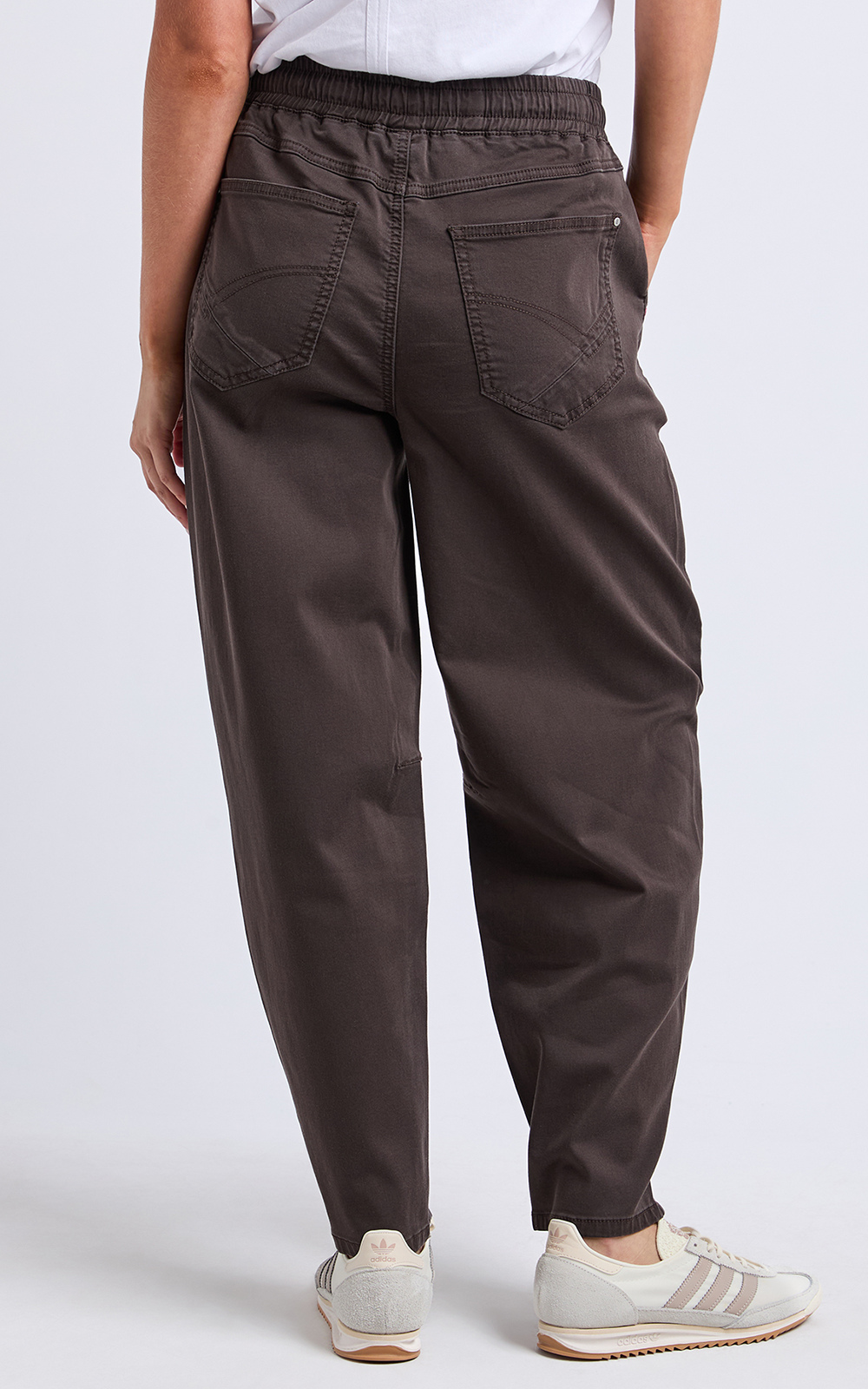 Quinn Barrel Jogger product photo.
