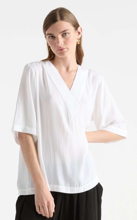 Venice Plaza product photo.