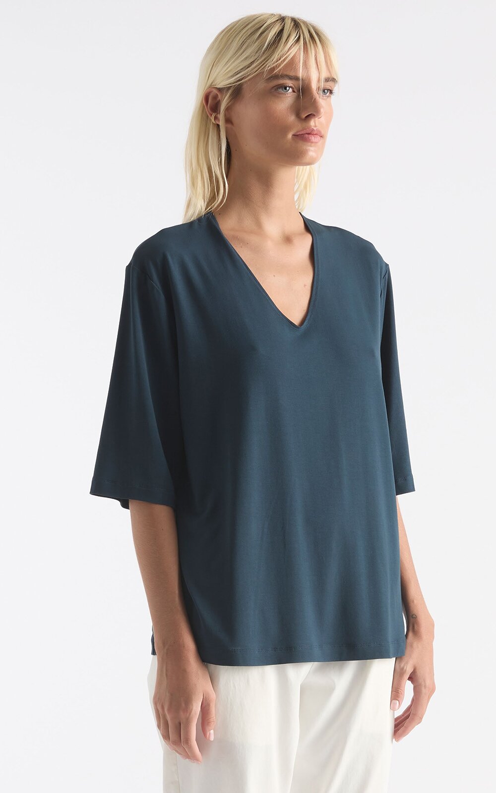 V Stretch Plaza product photo.