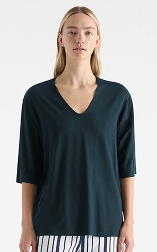 V Stretch Plaza product photo.