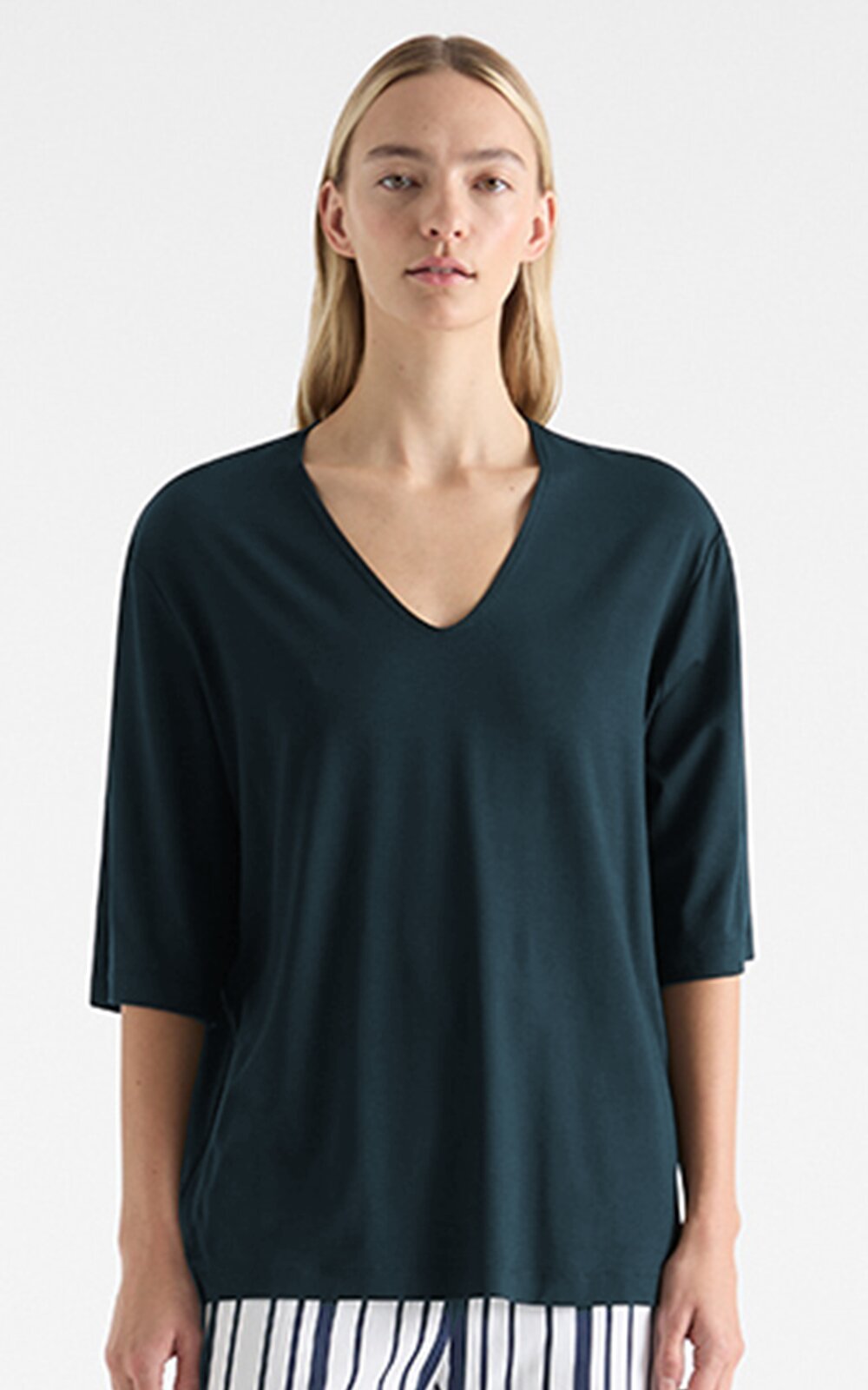 V Stretch Plaza product photo.