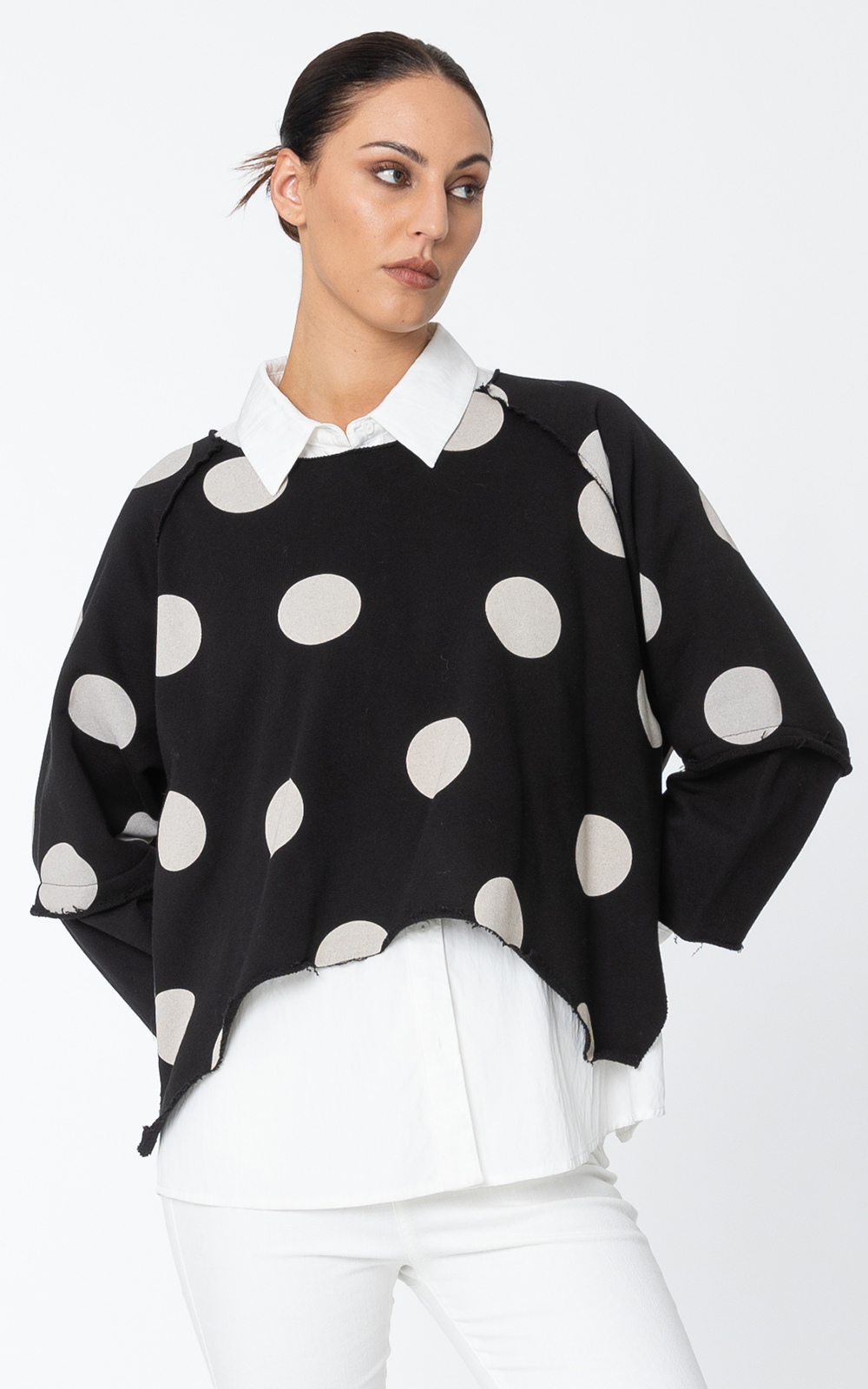 Riza Sweatshirt product photo.