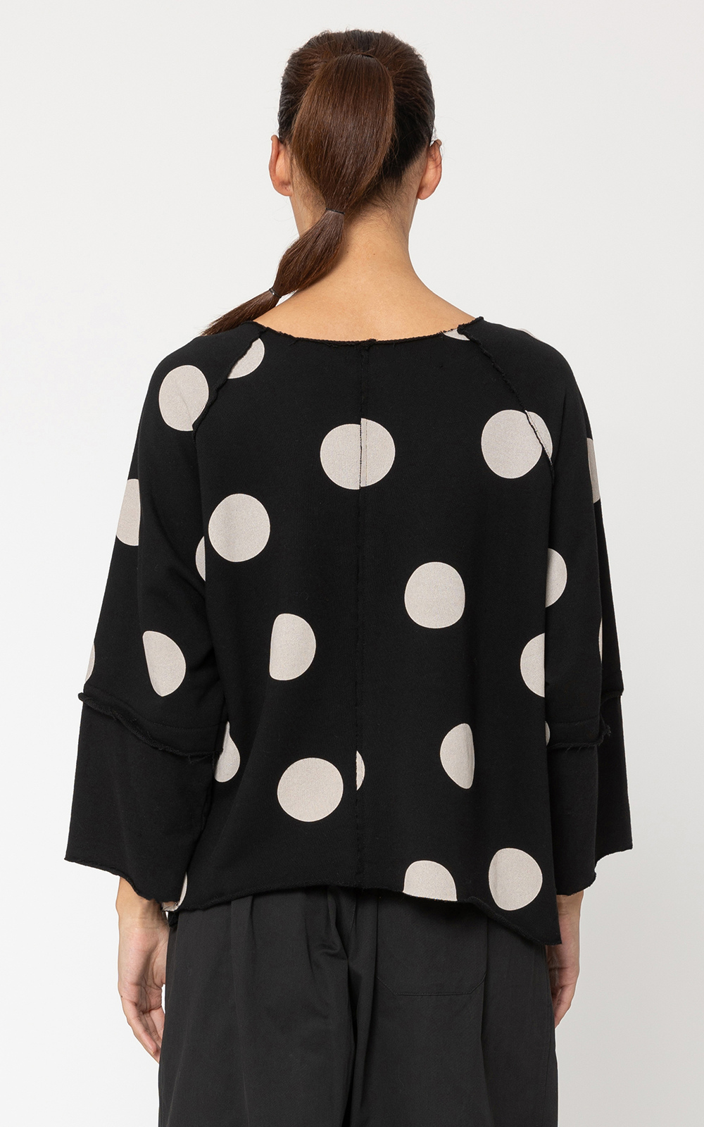 Riza Sweatshirt product photo.