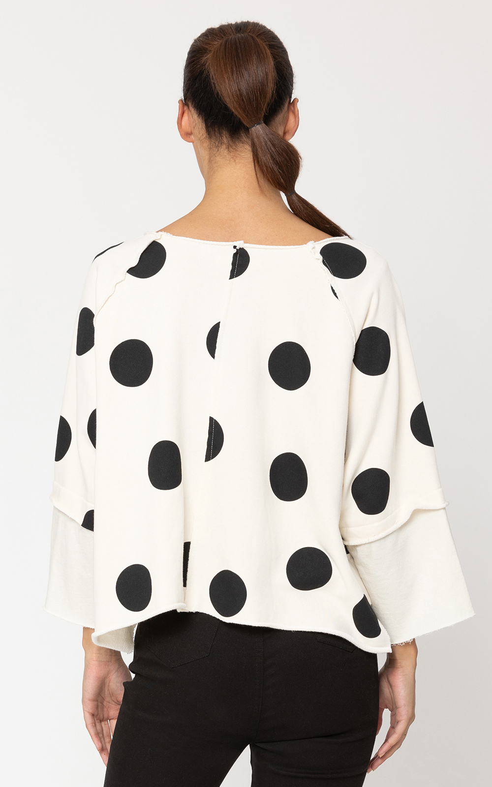 Riza Sweatshirt product photo.