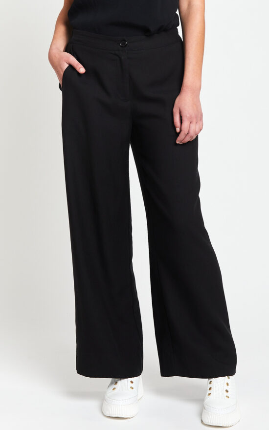 Soprano Boyfriend Pant product photo.